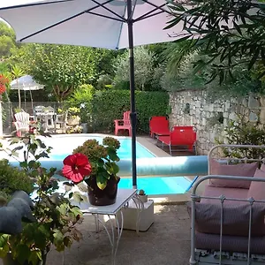 Couette-café La Sapiniére -chambres Climatisées ***